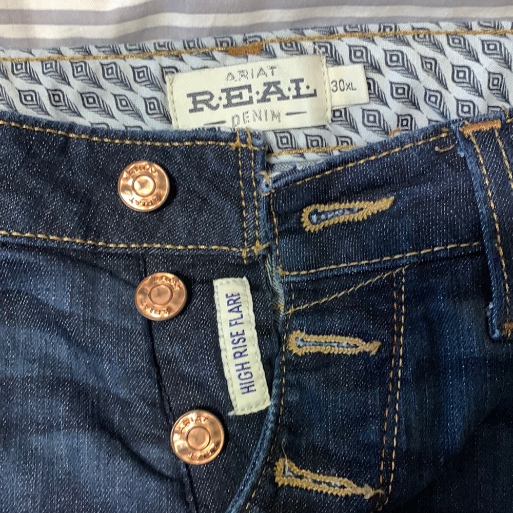 ARIAT High Rise Laila Flare Jean size30XL,dye at bottom faded a little no wear